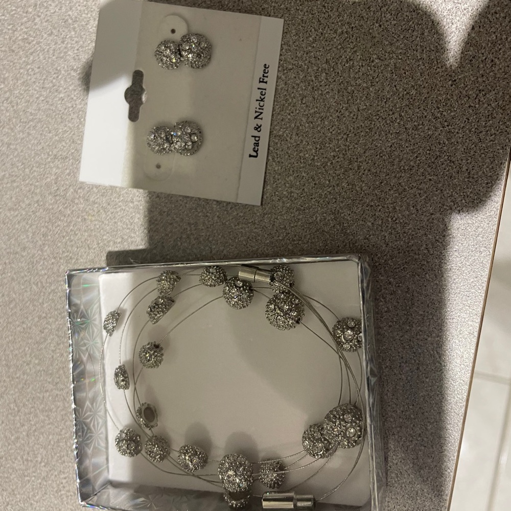 Necklace and earrings complete set
